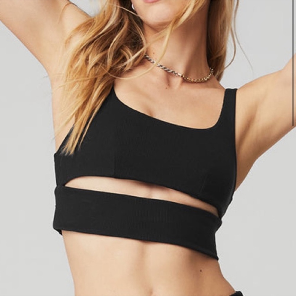 Alo Yoga Slit Bra in black